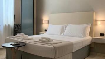 Deluxe Studio, City View | Laptop workspace, soundproofing, iron/ironing board, free WiFi