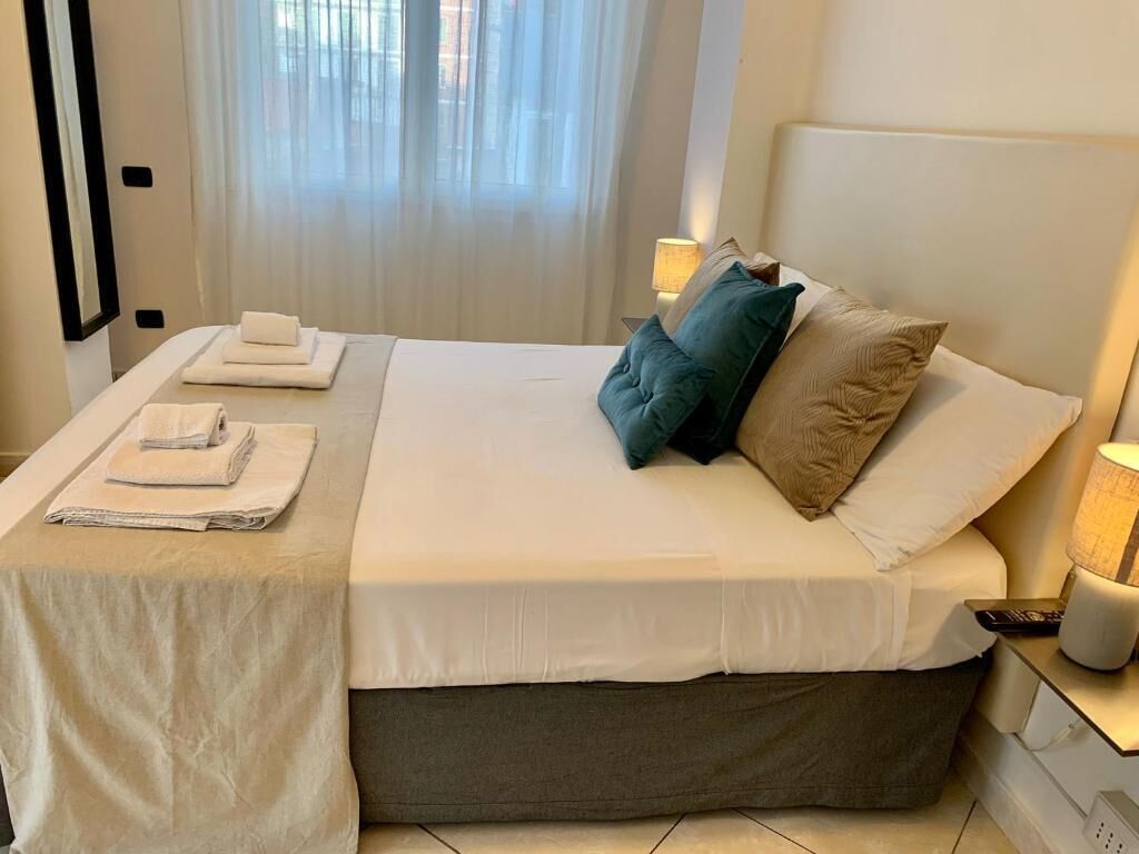 Laptop workspace, soundproofing, iron/ironing board, free WiFi