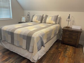 Iron/ironing board, free WiFi, bed sheets, wheelchair access - Cozy 3 bed 3 bath home with 2 living areas at Lake Sam Rayburn-water access (Brookeland)