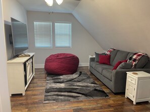 Smart TV, fireplace - Cozy 3 bed 3 bath home with 2 living areas at Lake Sam Rayburn-water access (Brookeland)