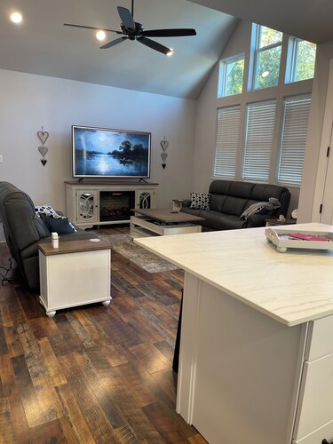 Cozy 3 bed 3 bath home with 2 living areas at Lake Sam Rayburn-water access