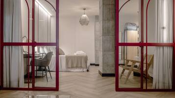 Een strijkplank/strijkijzer, reisbedje, gratis wifi, beddengoed