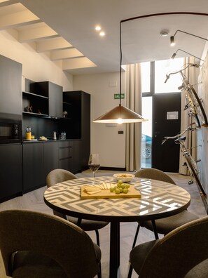 Dining - Fire tree - The suite (Badajoz)