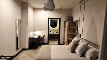 Iron/ironing board, travel crib, free WiFi, bed sheets