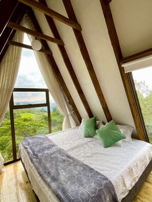 Laptop workspace, free WiFi - Descubre tu regalo (La Vega)