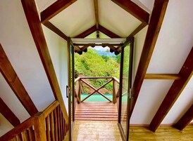 Espacio para trabajar con laptop y wifi gratis 