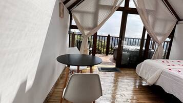 Laptop workspace, free WiFi