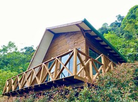 Espacio para trabajar con laptop y wifi gratis 