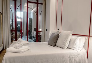 Fer et planche à repasser, lit parapluie, Wi-Fi, draps fournis