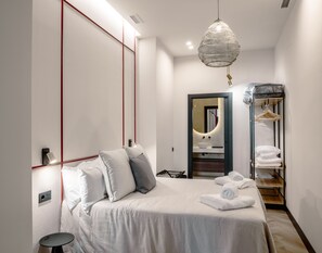 Bügeleisen/Bügelbrett, Reisekinderbett, WLAN, Bettwäsche