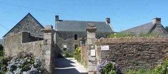 Cloth merchant's house (3 levels).