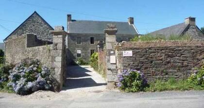 Cloth merchant's house (3 levels).