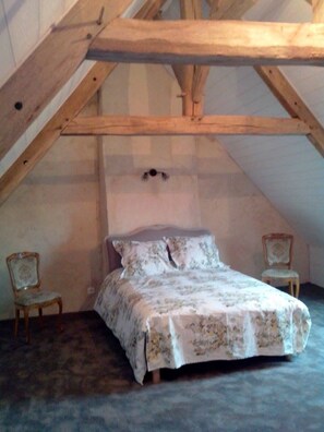 4 室のベッドルーム、アイロン / アイロン台、WiFi (無料)、ベッドシーツ