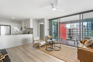 Apartment | Living room - Central Apartment With Rooftop Pool & Views (Brisbane)