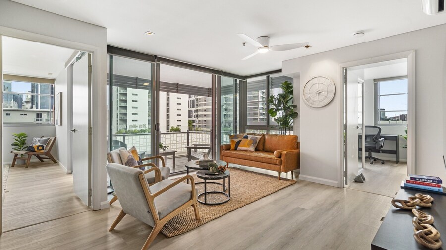 Central Apartment With Rooftop Pool & Views