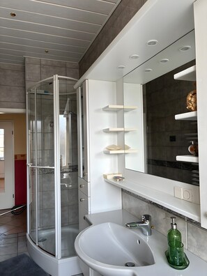 Een douche, een haardroger