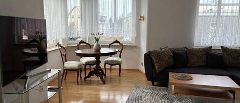 TV, lareira, aparelho de som