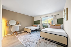 4 habitaciones, tabla de planchar con plancha, wifi y ropa de cama