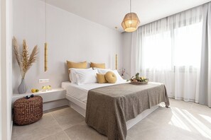 4 bedrooms, iron/ironing board, WiFi, bed sheets - Eartha Horizon 3BR Villa Private Pool Scenic View (Naxos)