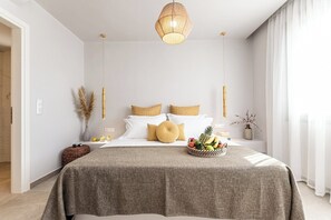 4 bedrooms, iron/ironing board, WiFi, bed sheets - Eartha Horizon 3BR Villa Private Pool Scenic View (Naxos)