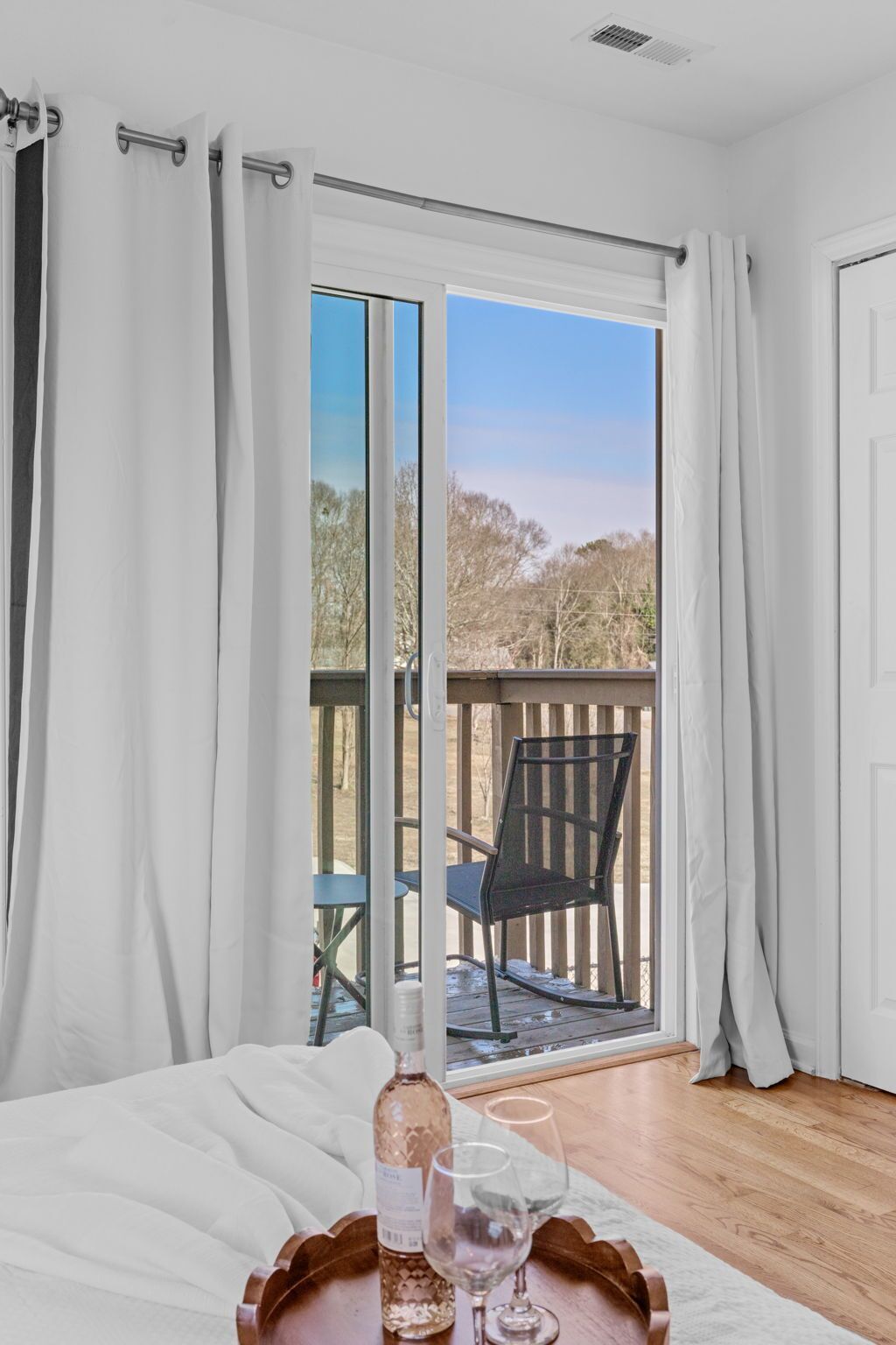 4 bedrooms, iron/ironing board, Internet, bed sheets