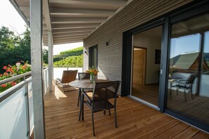 Outdoor dining - Baßler Weinberg Apartment (Kappelrodeck)