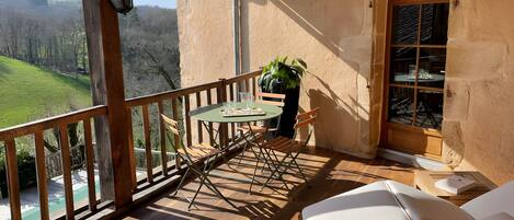 تناول الطعام بالخارج