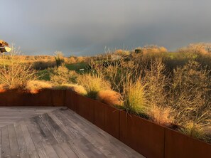 A wooden deck with a metal railing overlooking a grassy landscape with trees. - Holiday Home “Le Pentadou – Gîte Lou Costalou” with Pool, Private Terrace & Wi-Fi (Felzins)
