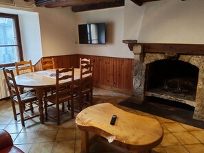 Dining - Les Nids Pyrénéens (Castillon de larboust)