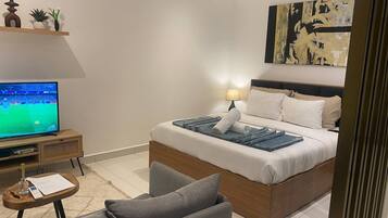 Deluxe Studio Suite, Balcony, City View | Interior