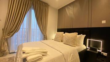 Deluxe Studio Suite, Balcony, City View | Laptop workspace, free WiFi