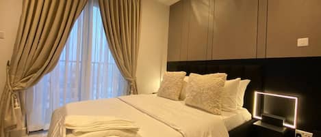 Deluxe Studio Suite, Balcony, City View | Laptop workspace, free WiFi