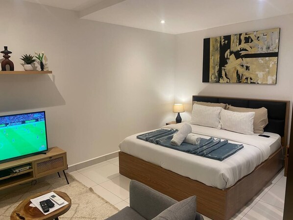 Deluxe Studio Suite, Balcony, City View | Laptop workspace, free WiFi - Unique Abodes (Accra)