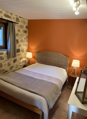 WiFi, bed sheets - Cottage "Le Pentadou – Le Patio" with Shared Pool, Private Terrace, and Wi-Fi (Felzins)