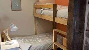 2 bedrooms, WiFi, bed sheets