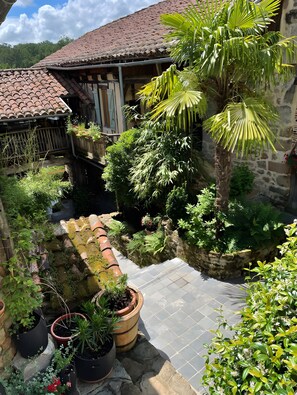 Property grounds - Cottage "Le Pentadou – Le Patio" with Shared Pool, Private Terrace, and Wi-Fi (Felzins)
