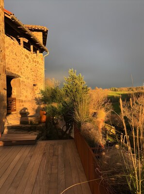 Property grounds - Cottage "Le Pentadou – Le Patio" with Shared Pool, Private Terrace, and Wi-Fi (Felzins)