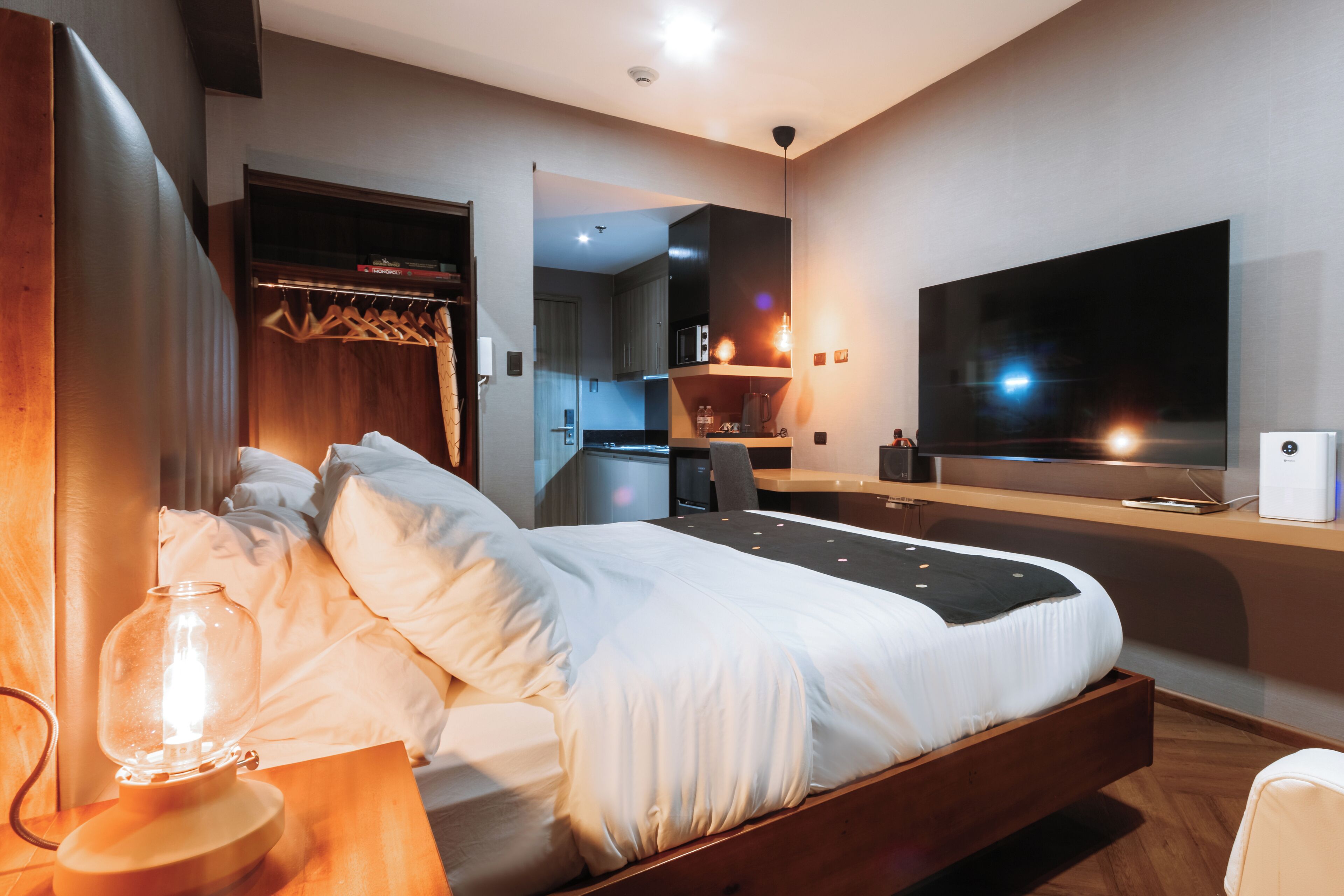 1 dormitorio, tabla de planchar con plancha, wifi y ropa de cama