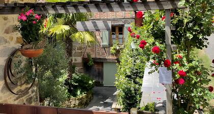 Chambre dâhĂŽtes Bambou avec piscine partagĂ©e, terrasse privĂ©e et Wi-Fi