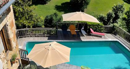 Bamboo Guest Room with Shared Pool, Private Terrace and Wi-Fi