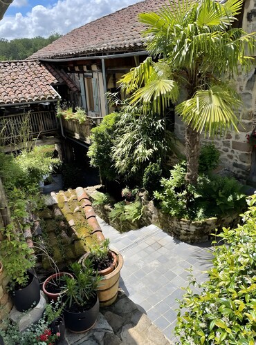 Chambre d'hôtes Cachou avec piscine partagée, terrasse privée et Wi-Fi