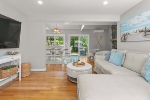 TV, offices - Minutes from Beaches, Outdoor Shower, Fire Pit! (Eastham)