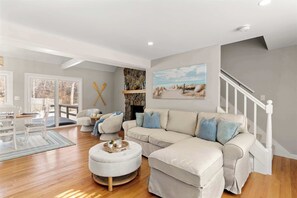 TV, offices - Minutes from Beaches, Outdoor Shower, Fire Pit! (Eastham)