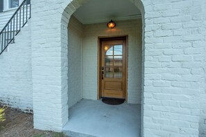 Exterior detail - Turnkey cozy living in this beautifully furnished 2-bd, 1-bath in Thunderbolt (Thunderbolt)