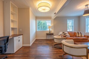 Interior - Turnkey cozy living in this beautifully furnished 2-bd, 1-bath in Thunderbolt (Thunderbolt)