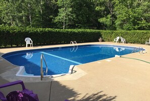 Pool - Private 2-Bedroom Townhome minutes from Attitash, Storyland and North Conway (Bartlett)