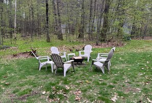 Property grounds - Private 2-Bedroom Townhome minutes from Attitash, Storyland and North Conway (Bartlett)