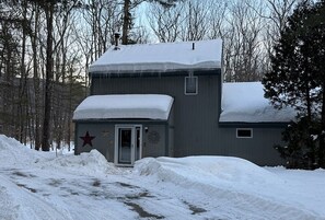 Exterior - Private 2-Bedroom Townhome minutes from Attitash, Storyland and North Conway (Bartlett)