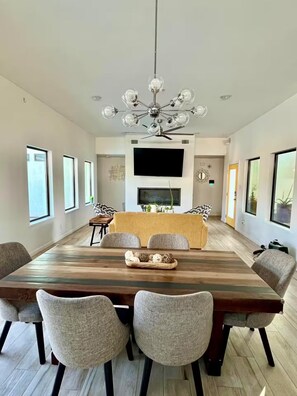 Dining - 3bd Cactus House designed to relax in a gated McAllen community! (Pharr)
