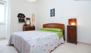 2 bedrooms, bed sheets - Beautiful apartment in the center of the town and 5 minutes from the sea (Calasetta)